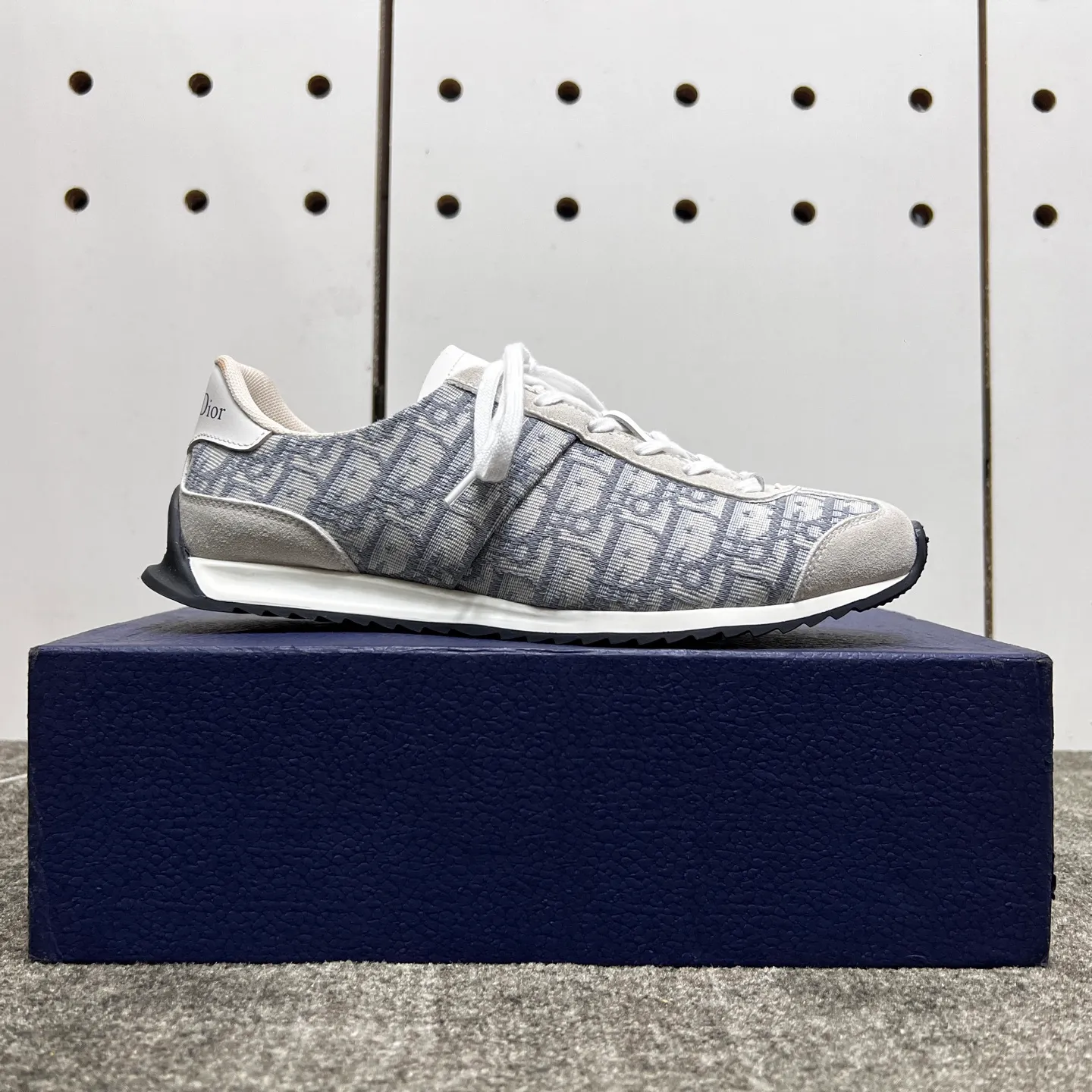 Factory price: 420💰【DIAo•Dior】Original quality.~ Unique modern style sneakers. 🏃A must-have casual shoe for trendy men😍😍 Original brand imported from Italy, imported original leather, sheep lining (refuses to discolor and grind feet) Sole: Original sole provided by the original factory, French lazy style design ⚠️Fit to the feet, original quality, super comfortable original sole. It’s like shooting the real thing 🎬The real thing is better, high-quality sneakers, size: 38-44, custom-made 45